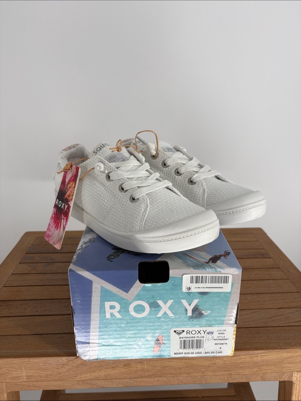 New Roxy Kids White Textured Lace-Up Sneakers size 6
